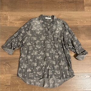 Love 8 3 gray and white floral blouse with High / low hem, 1X